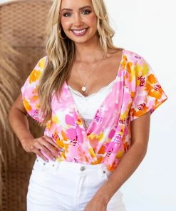 Staccato Carnation Floral Short Sleeve Surplice Blouse Tops