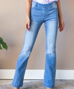 JellyJeans Light Wash Mid Rise Pull On Flare Leg Jeggings Bottoms