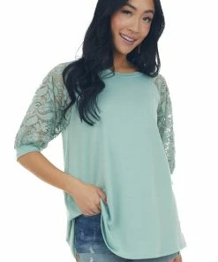 HESED Sage Raglan Floral Lace 3/4 Sleeve Top