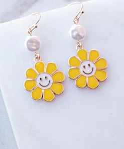 Fashion City Yellow Daisy Smiley Face Pearl Dangle Earrings Accessories