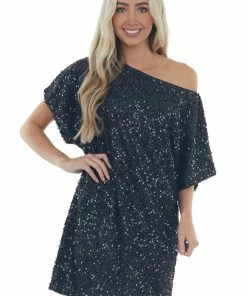 Vine & Love Black Sequined Short Flowy Sleeve Shift Dress