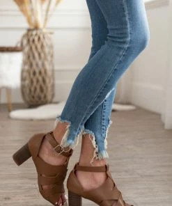 Intouch Footwear Cognac Faux Leather Strappy Heeled Sandals Shoes 22 Intouch Footwear Cognac Faux Leather Strappy Heeled Sandals Shoes