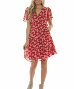 Davi & Dani Cranberry Floral Print V Neck Short Dress