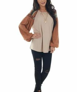 Easel Tops Light Khaki Colorblock Bubble Sleeve Knit Top