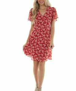 Davi & Dani Cranberry Floral Print V Neck Short Dress