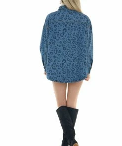 Davi & Dani Dark Wash Leopard Print Oversized Denim Jacket 28 Davi & Dani Dark Wash Leopard Print Oversized Denim Jacket