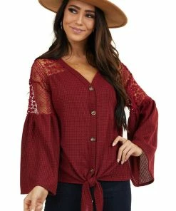 Supreme Fashion Wine Waffle Knit Top With Long Sleeves And Lace Contrast