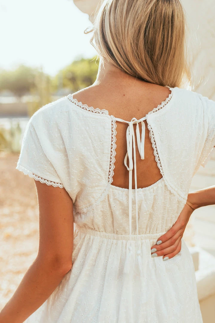 IN LOOM Ivory Floral Embroidered Surplice Mini Dress 8 IN LOOM Ivory Floral Embroidered Surplice Mini Dress