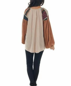 Easel Tops Light Khaki Colorblock Bubble Sleeve Knit Top