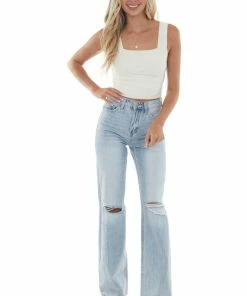 Vervet Bottoms Light Wash High Rise Distressed Knee Mom Jeans