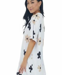 XYNC Off White Daisy Print Short Sleeve Tee Dress